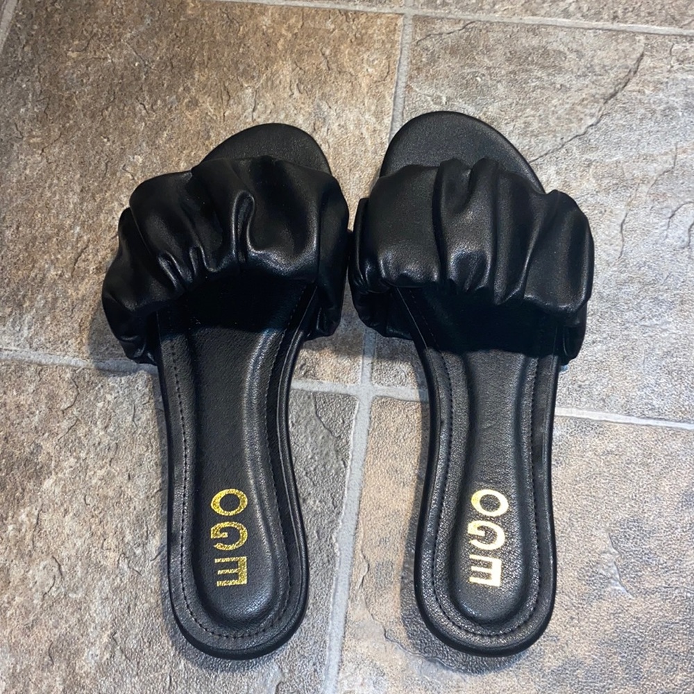 Flat slider sandals
